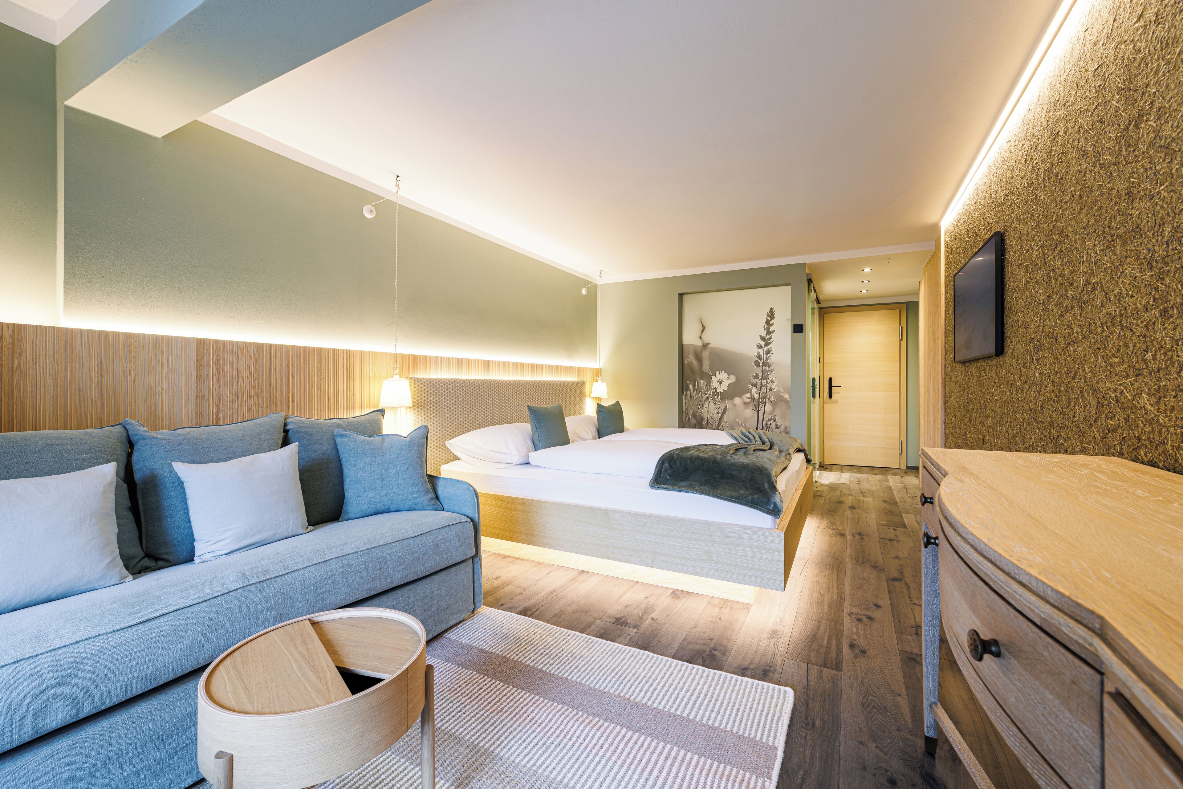 Hypo-allergenic bedding, in-room safe, desk, iron/ironing board