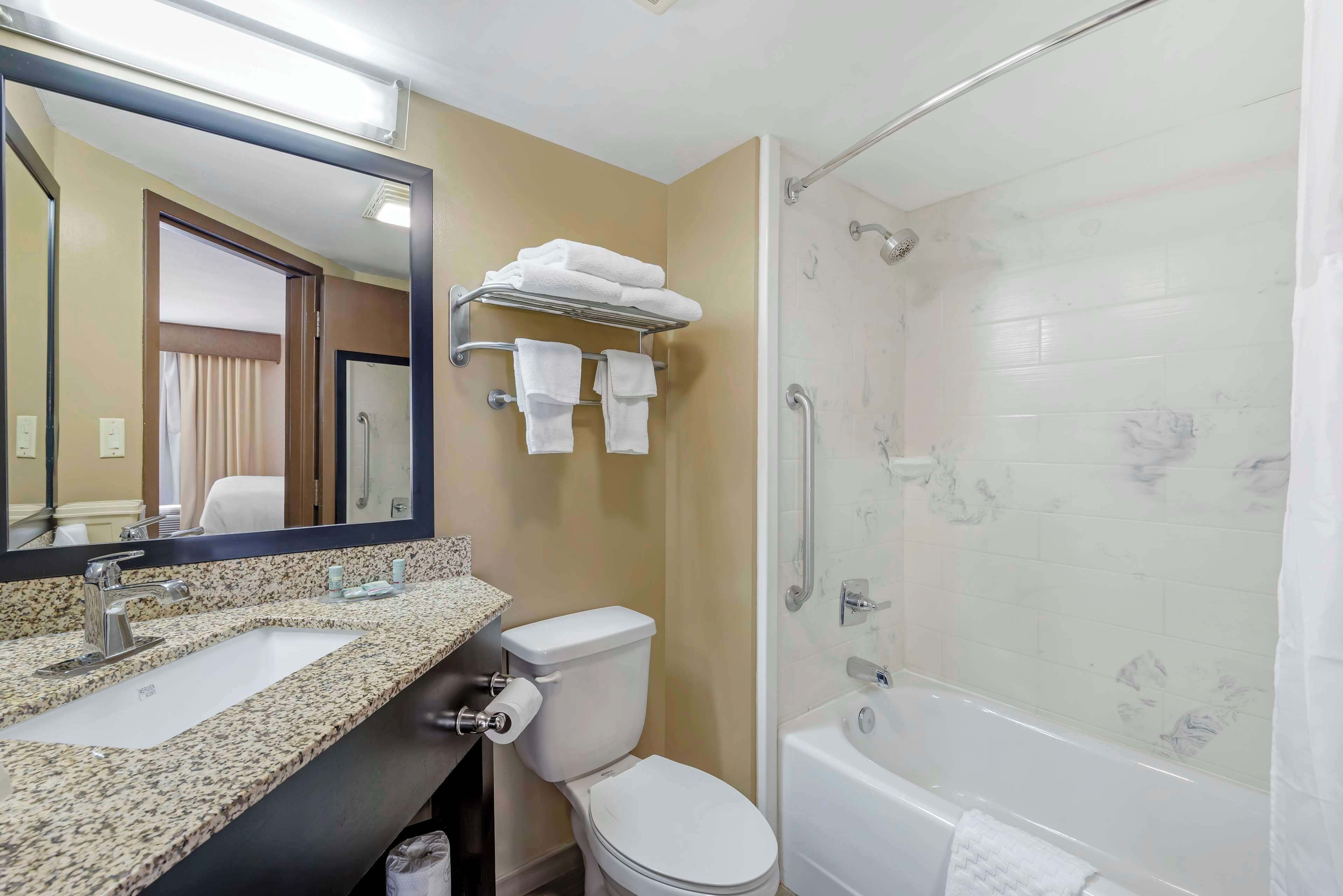 suite, multiple beds, non smoking, microwave (with sofabed) | bathroom | free toiletries, hair dryer, towels