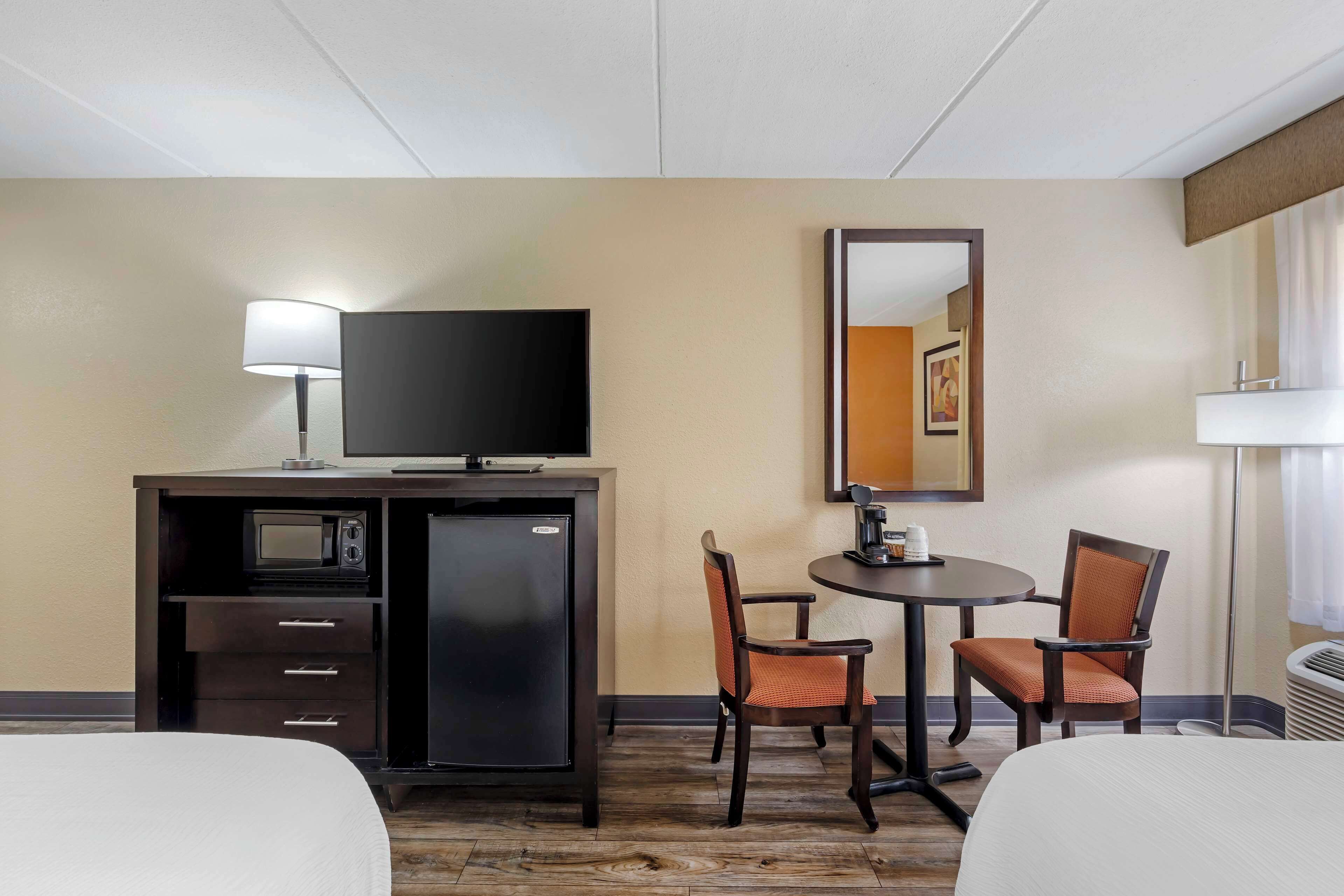 standard room, 2 queen beds, accessible, non smoking | down duvets, select comfort beds, in-room safe, laptop workspace