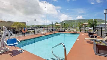 Outdoor pool, pool loungers