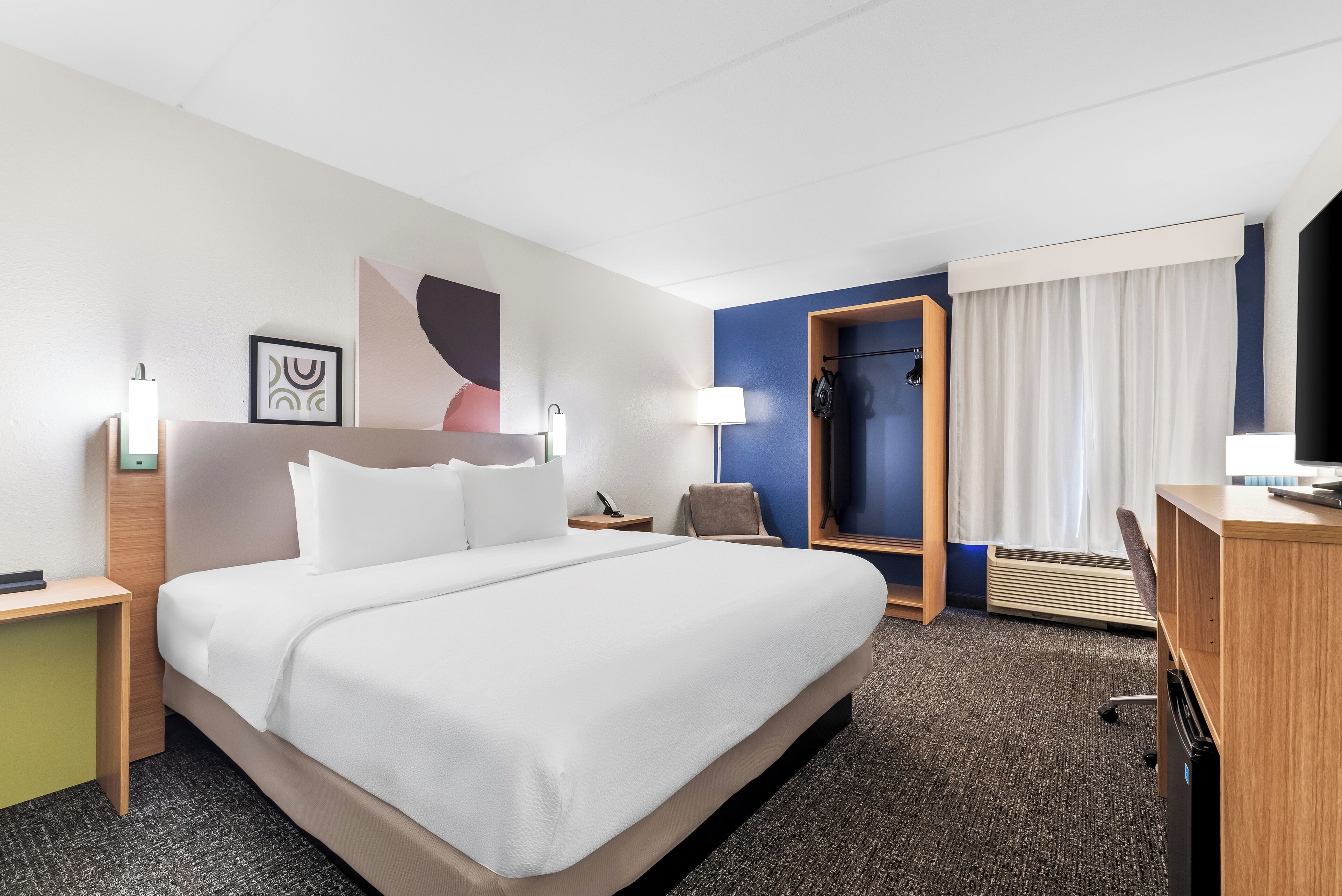 羽絨被、Select Comfort 床墊、客房內保險箱、筆電工作空間