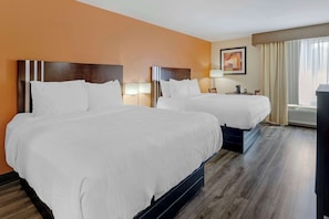 Chambre Standard, 2 grands lits, non-fumeurs, réfrigérateur et four à micro-ondes | Couette en duvet d'oie, matelas Select Comfort