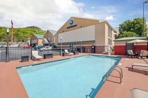 Outdoor pool, sun loungers