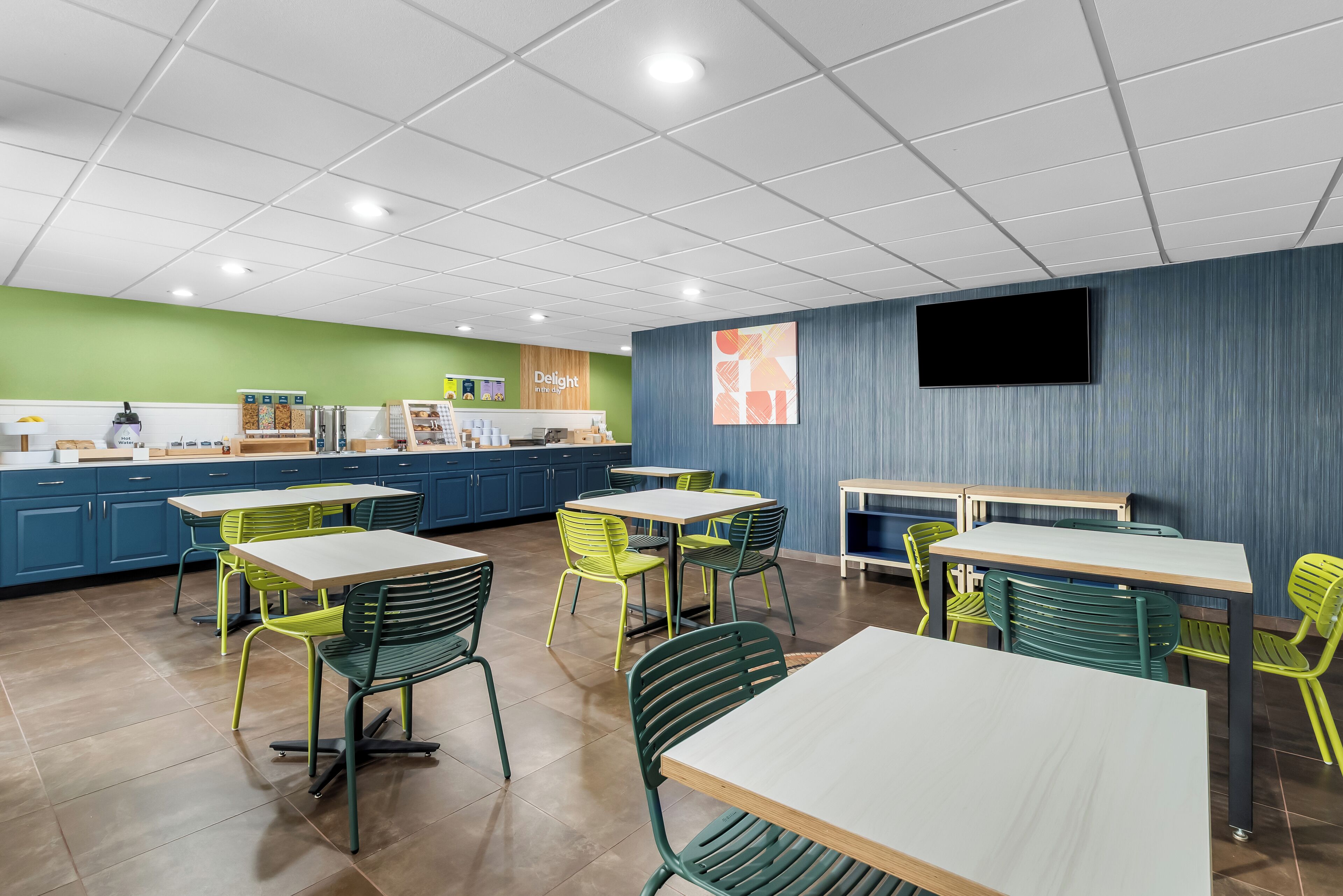 朝食 (ビュッフェ)、毎日提供 (無料)