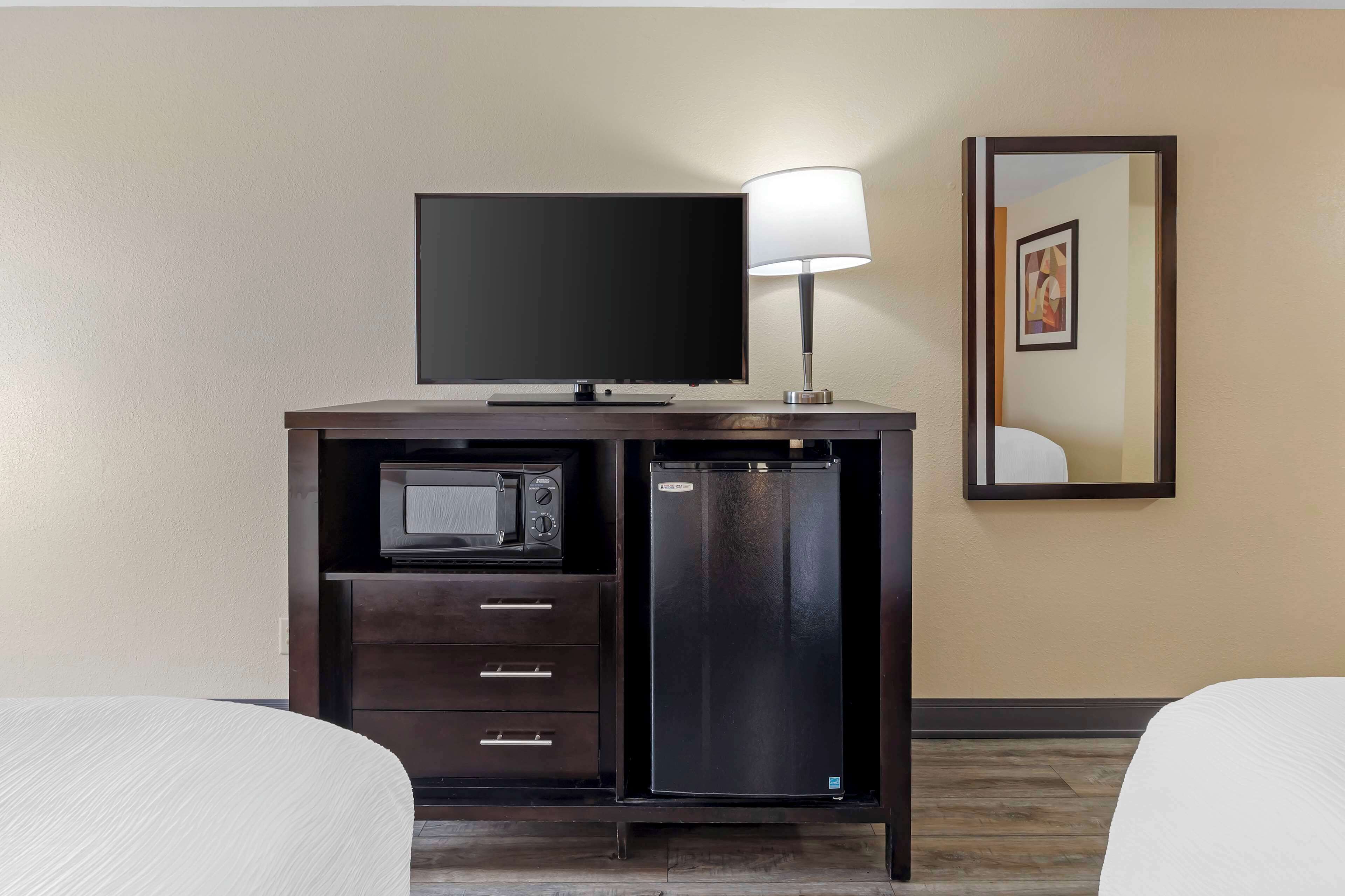 standard room, 2 queen beds, non smoking, refrigerator & microwave | down duvets, select comfort beds, in-room safe, laptop workspace