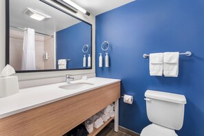 Free toiletries, hair dryer, towels - Spark by Hilton Kimball (Jasper)