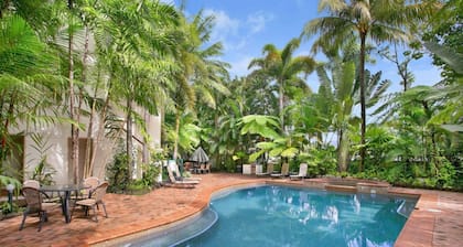 Tropic Towers Apartments