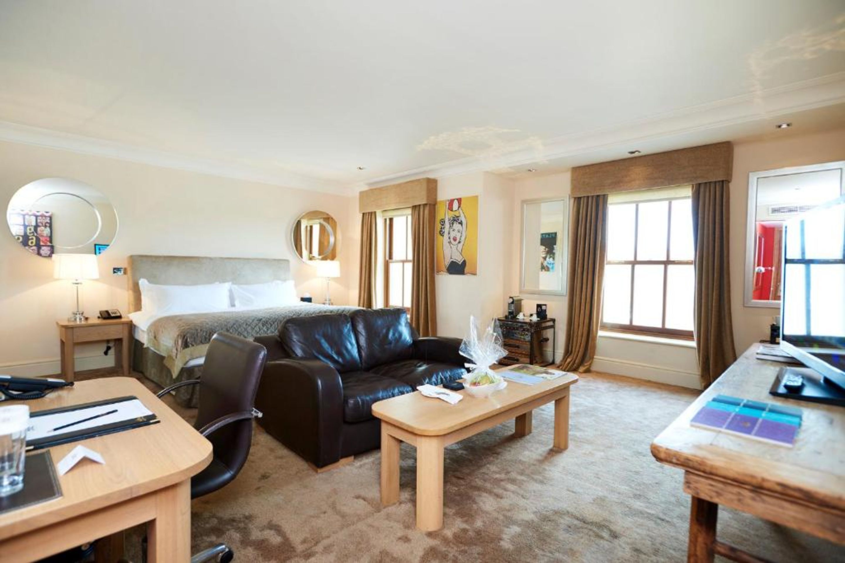 deluxe suite, 1 king bed (pavilion) | minibar, in-room safe, individually furnished, desk