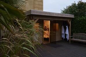 Sauna, bain à remous, hammam, soins corporels, soins d'aromathérapie