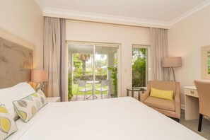 Premium bedding, in-room safe, desk, laptop workspace - Joondalup Resort (Connolly)