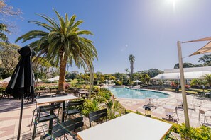 2 restaurants, breakfast, lunch, dinner served; Mediterranean cuisine