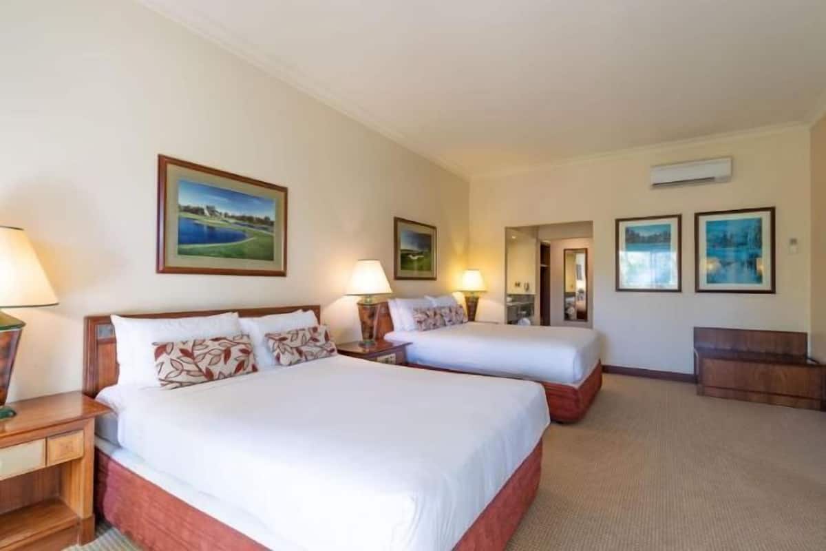 Premium bedding, in-room safe, desk, laptop workspace