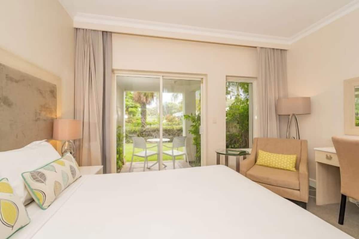 1 bedroom, premium bedding, in-room safe, desk