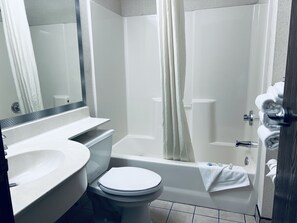 Suite, 1 Queen Bed | Bathroom - Microtel Inn and Suites by Wyndham MSP Airport Bloomington (Bloomington)