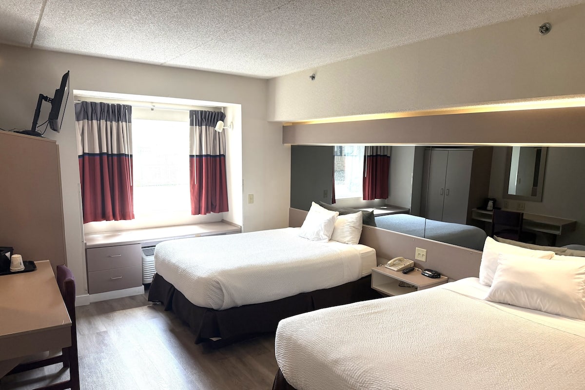 Habitación estándar, 2 camas Queen size | Escritorio, cunas gratuitas, camas extra y wifi gratis