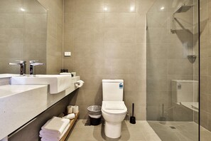 Free toiletries, hair dryer, towels - Comfort Hotel Dandenong (Dandenong)