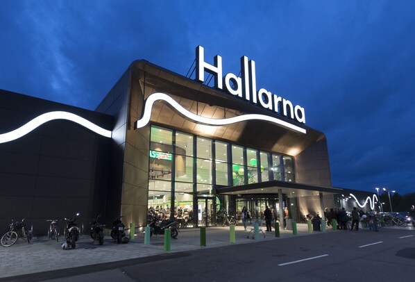 Shopping mall