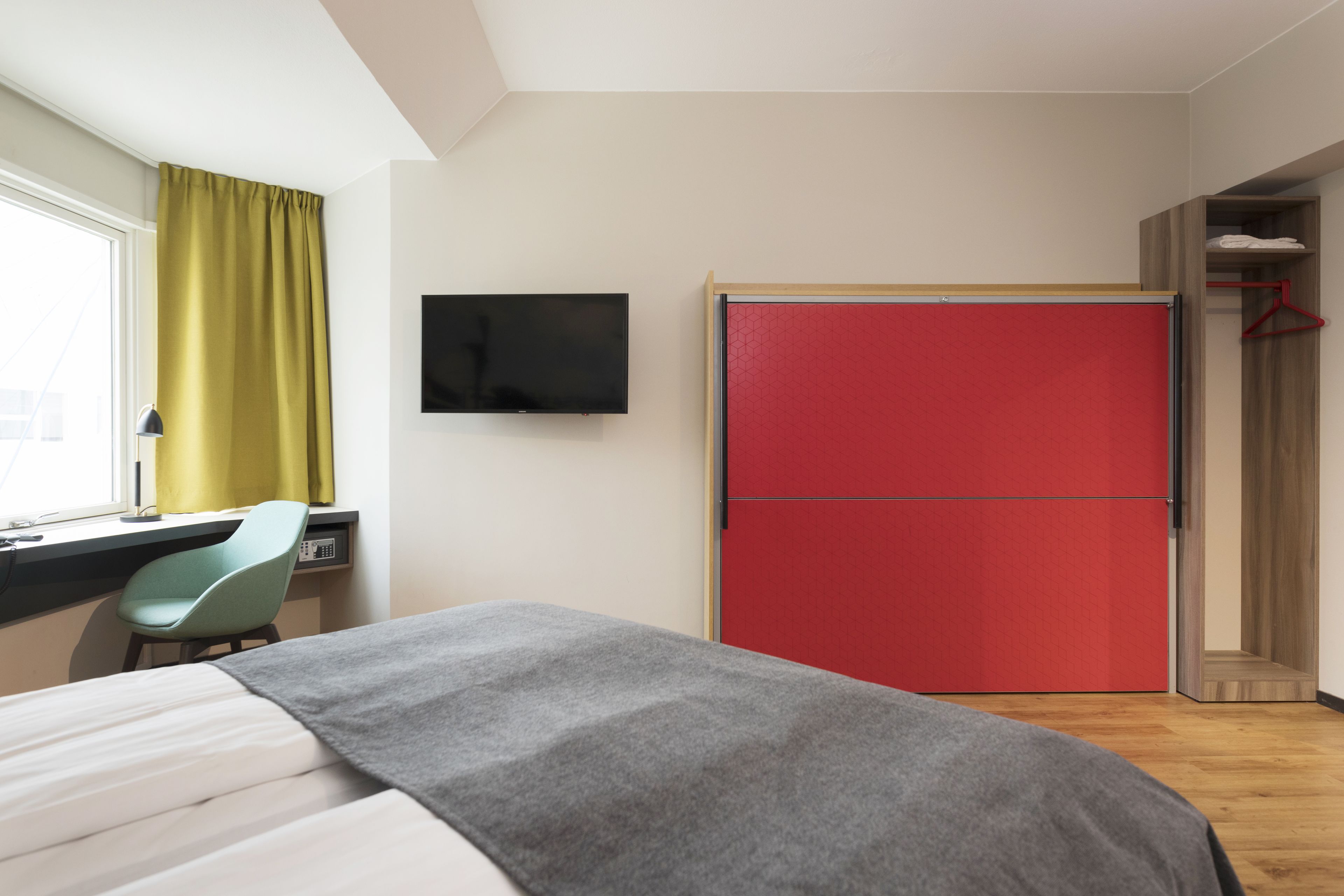 1 bedroom, in-room safe, desk, blackout curtains