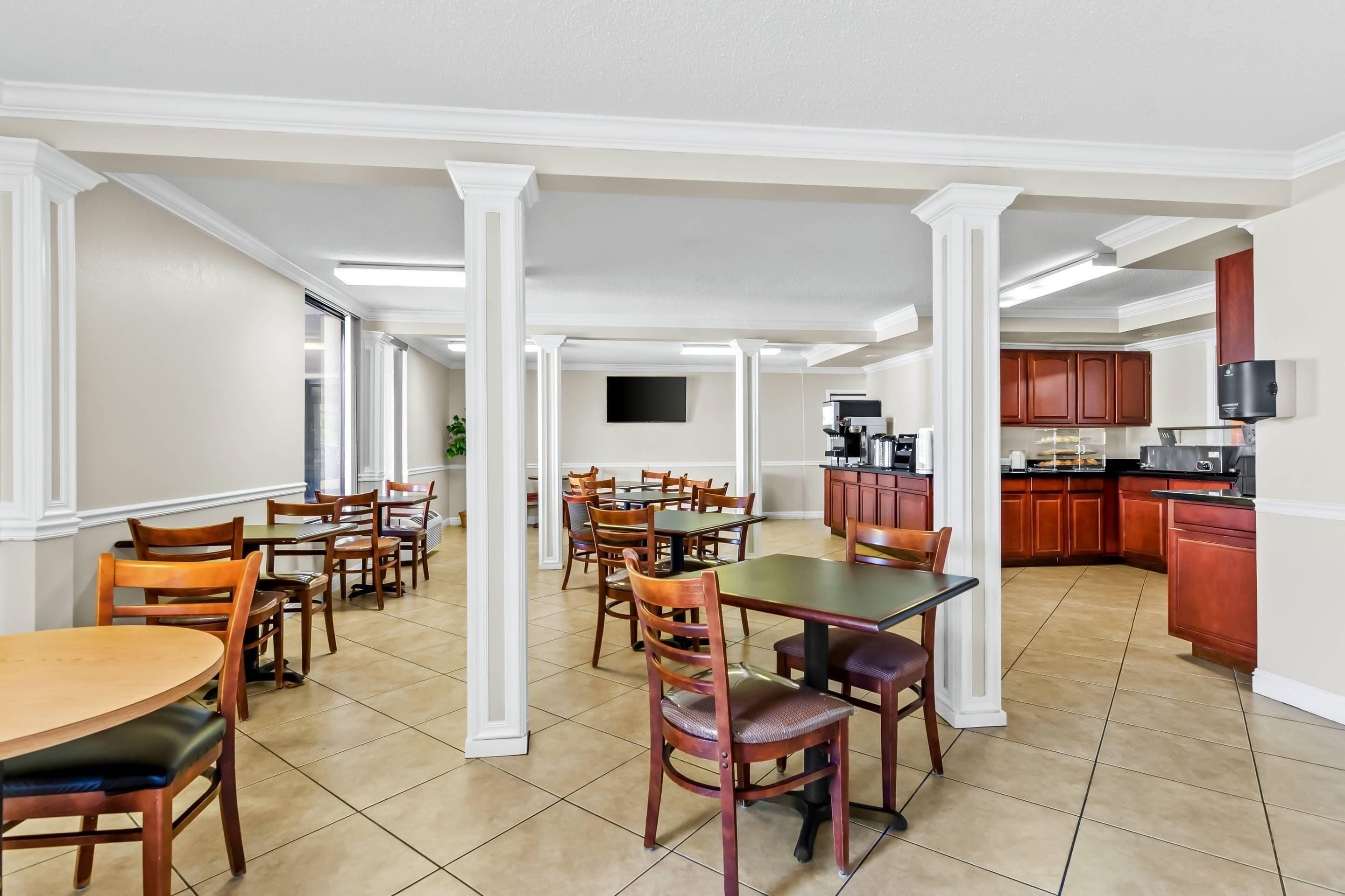 包含每日自助早餐