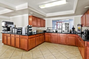 包含每日自助早餐