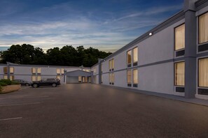 Exterior - Econo Lodge Mt Hope - Beckley North (Mount Hope)