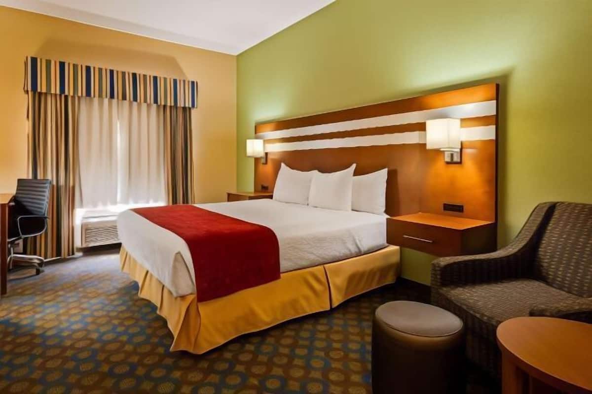 Desk, iron/ironing board, free WiFi, bed sheets