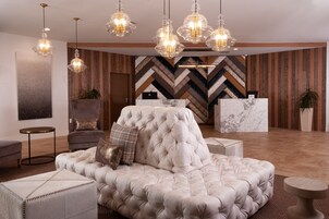 Área de estar no saguão