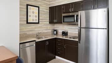 Full-sized fridge, microwave, stovetop, dishwasher