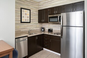 Full-size fridge, microwave, stovetop, dishwasher at Residence Inn Charleston Riverview