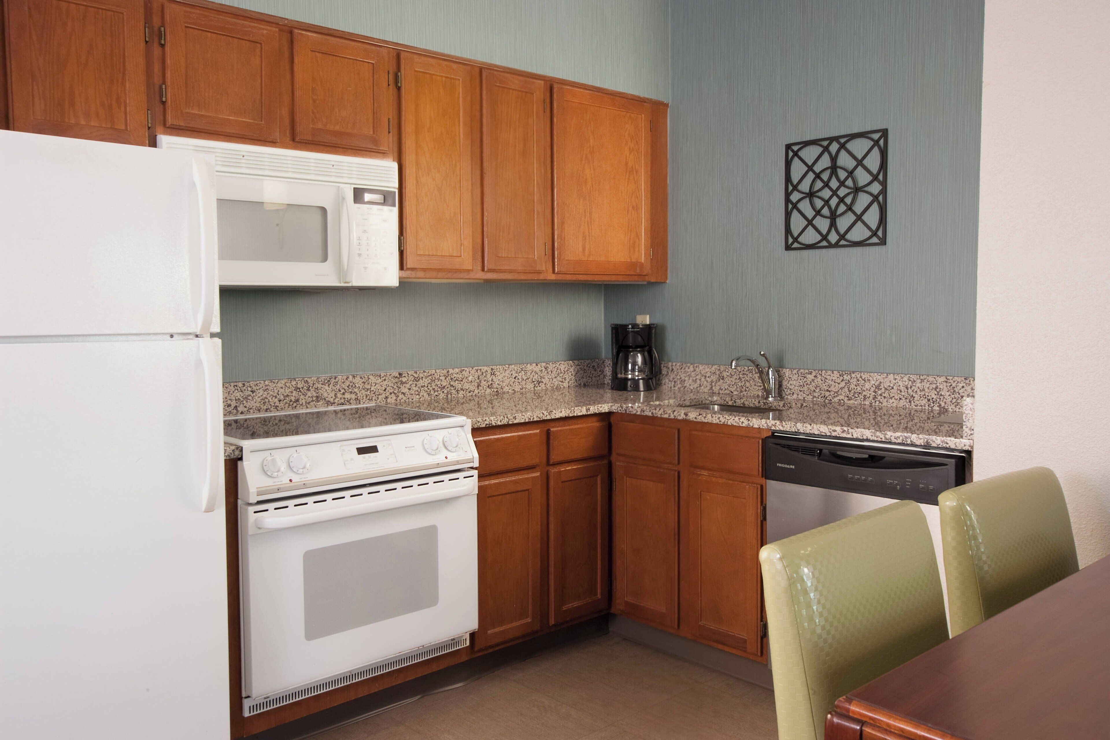 premium bedding, in-room safe, desk, laptop workspace