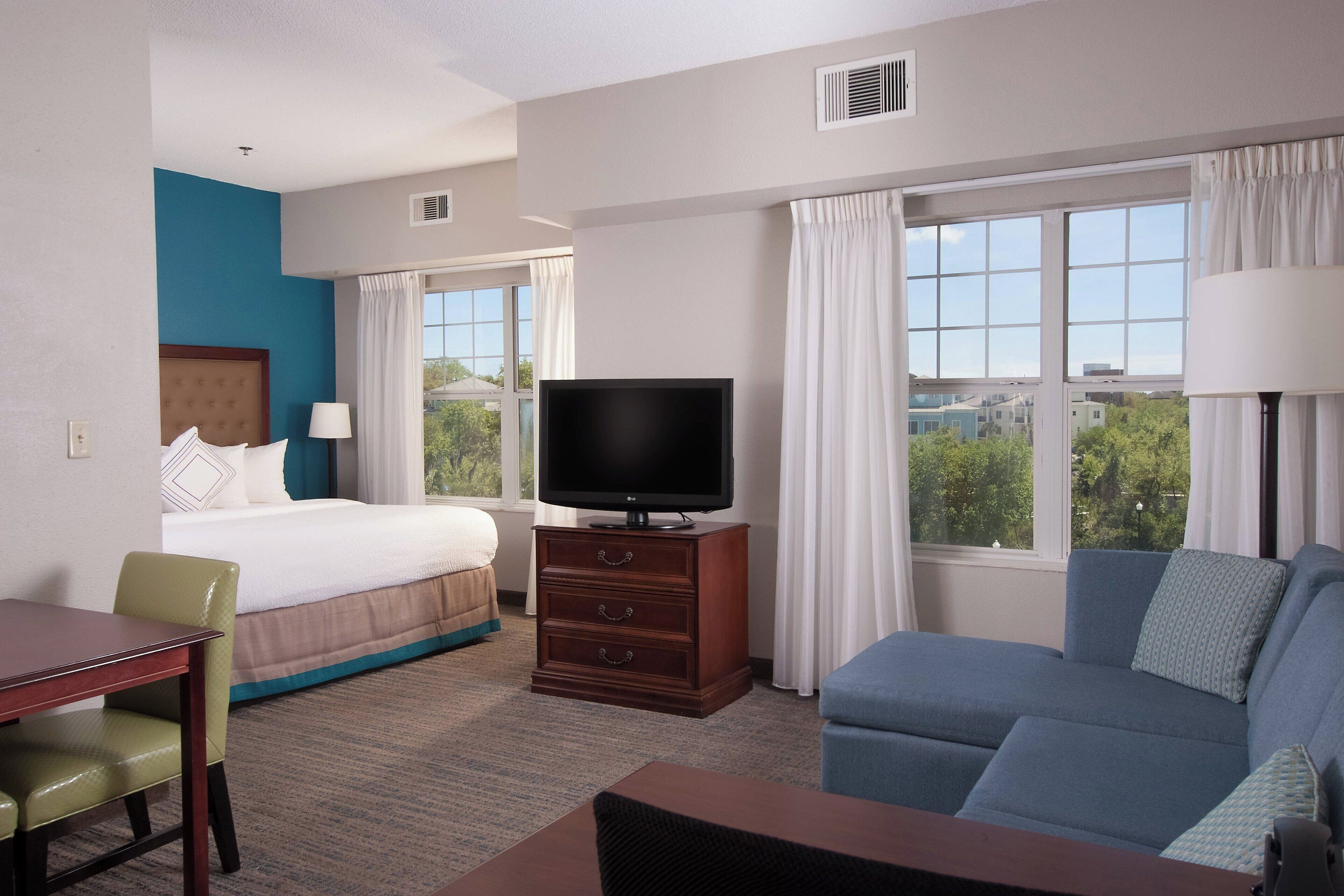 premium bedding, in-room safe, desk, laptop workspace