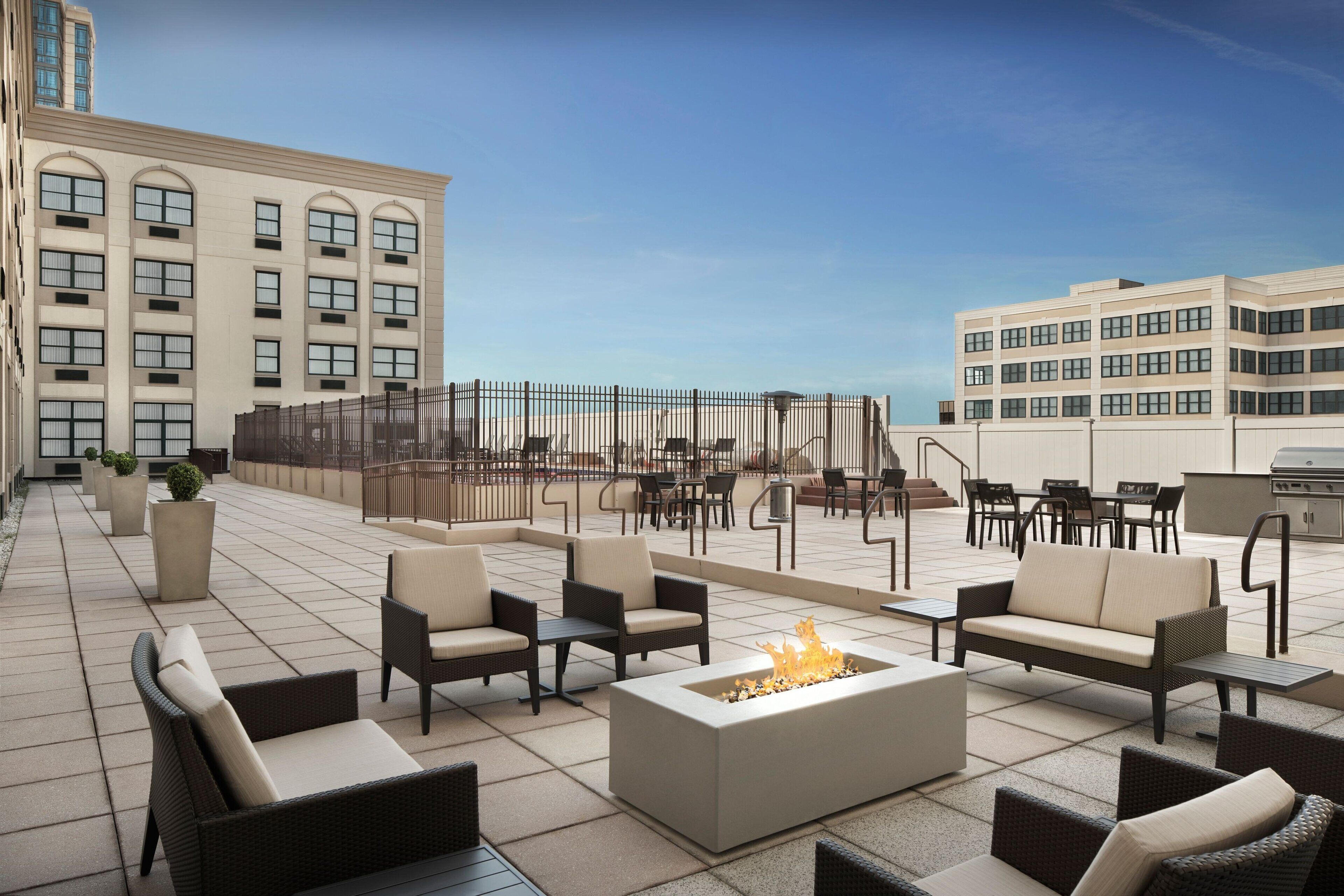 seasonal outdoor pool, open 9 am to 7:00 pm, pool loungers