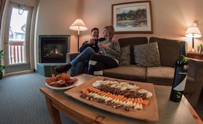 Suite, 1 Bedroom | Living room