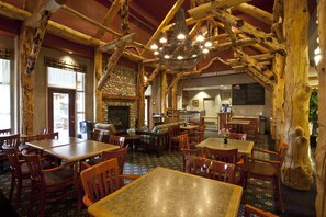 Interior - Trickle Creek Lodge (Kimberley)