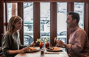 Dinner served  - Trickle Creek Lodge (Kimberley)
