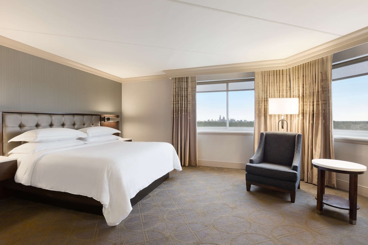 Superior Room, 1 Katil Raja (King) | Peralatan tempat tidur premium, peti besi dalam bilik, meja