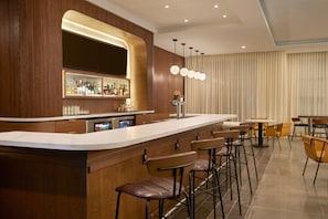 3 bars/lounges