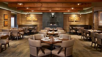 4 restaurants; breakfast, lunch, and dinner served