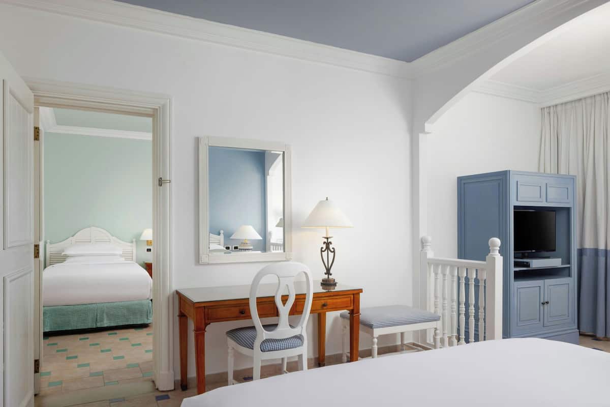 Family Room, Balcony, Sea View (High Floor)