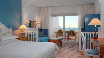 Surmatelas, minibar, coffres-forts dans les chambres, bureau