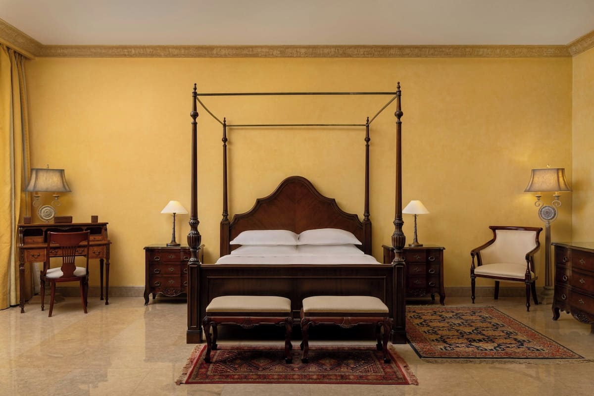 Suite Royale, piscine privée, vue mer (High Floor, Balcony, Kitchenette) | Surmatelas, minibar, coffres-forts dans les chambres, bureau