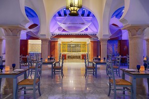 5 restaurants, breakfast, lunch served; local and international cuisine 
