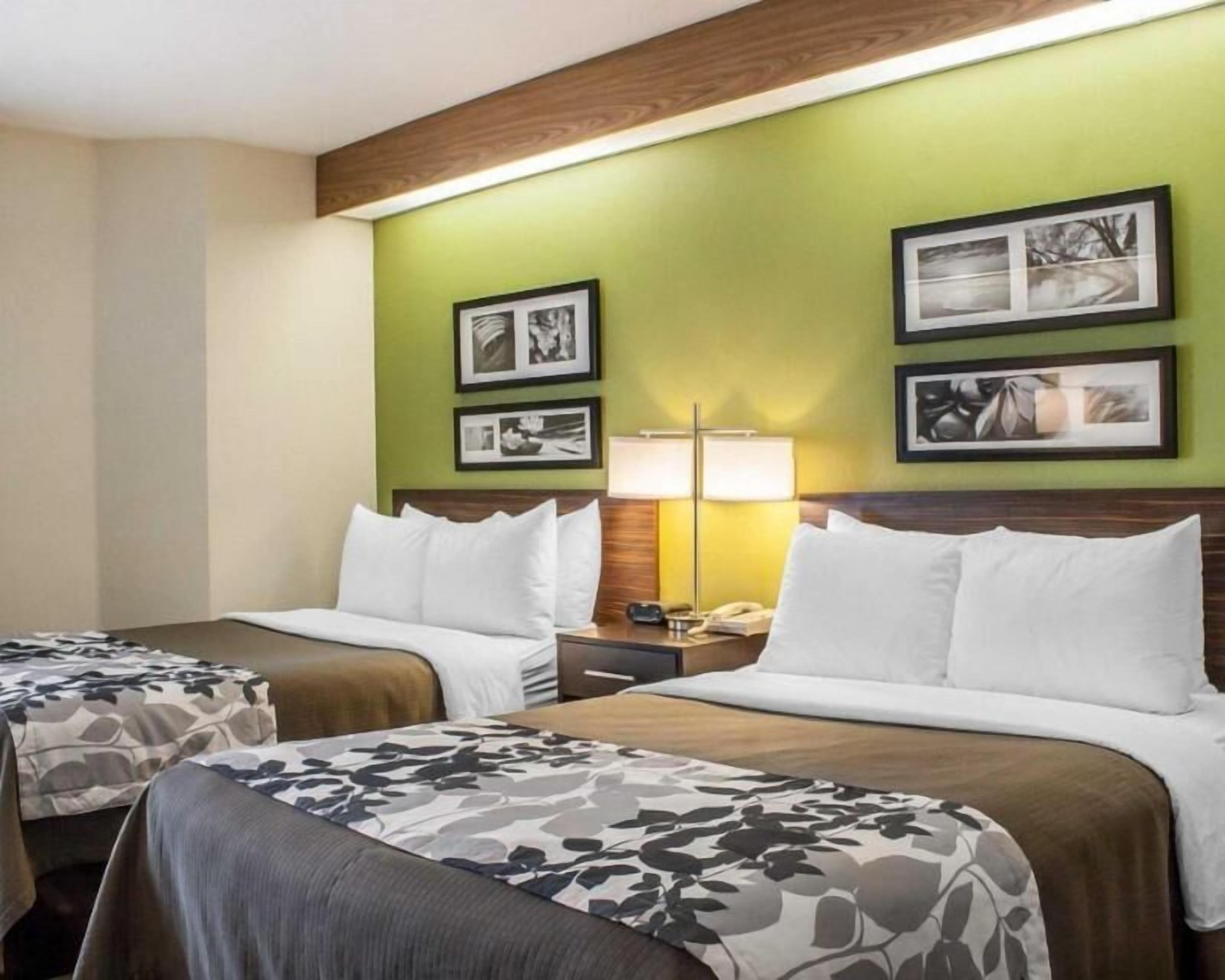 Pillowtop beds, in-room safe, desk, blackout drapes