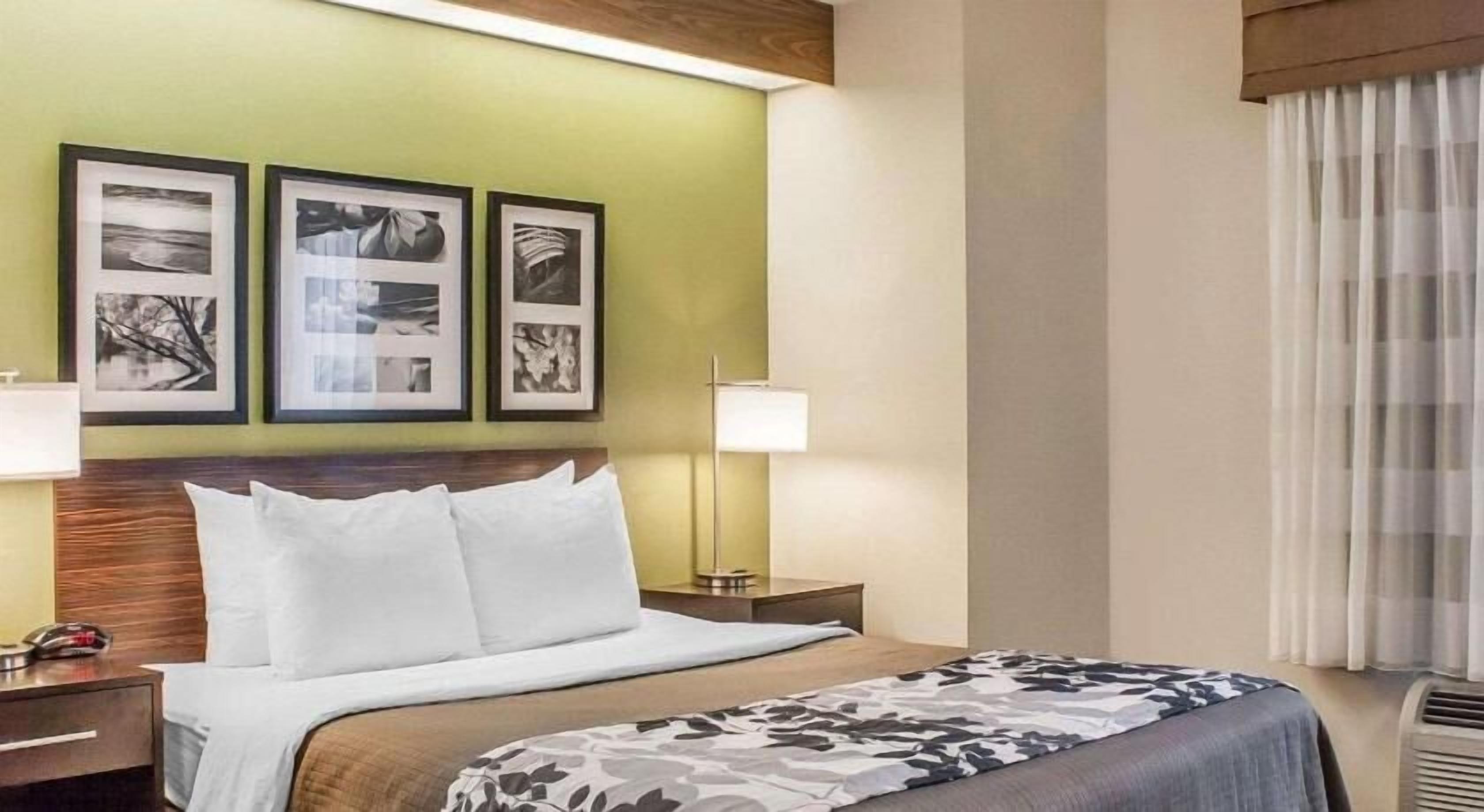 Pillowtop beds, in-room safe, desk, blackout drapes