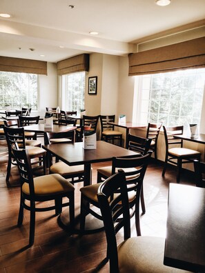 Free daily buffet breakfast  - Sleep Inn - SeaTac Airport (SeaTac)