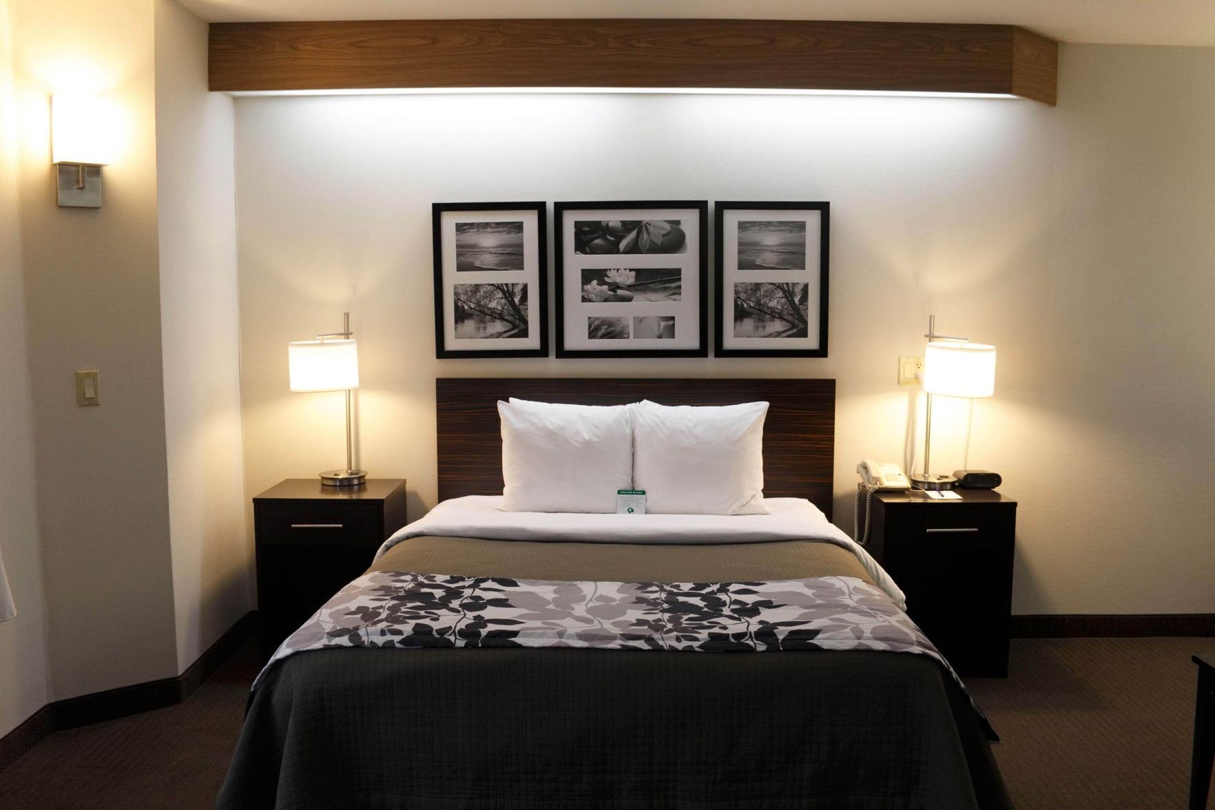 Pillowtop beds, in-room safe, desk, blackout drapes
