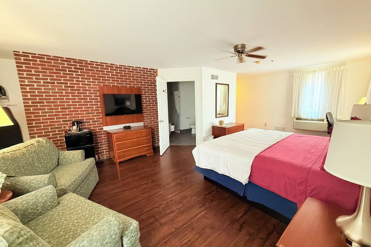 Quarto, várias camas, para não fumantes (Pet Friendly) | 1 quarto, cofres nos quartos, individualmente decorados