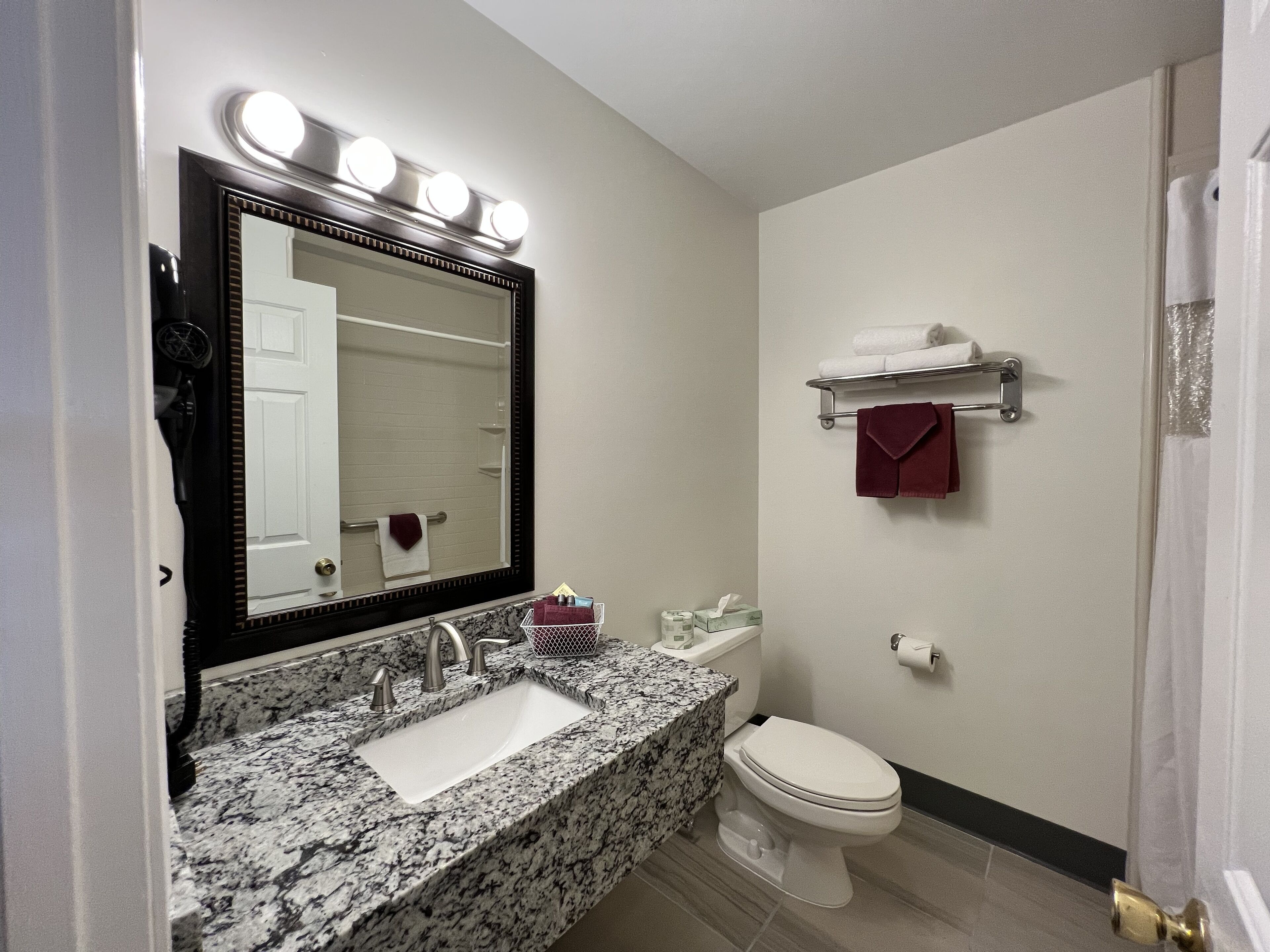 room, 1 queen bed with sofa bed, non smoking (veranda no pets) | bathroom | combined shower/bathtub, free toiletries, towels