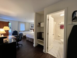 Room, 2 Double Beds, Non Smoking, Lower Level (Pet Friendly)