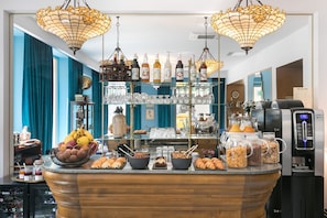 Buffet déjeuner (22 EUR par personne)